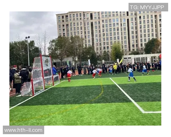 大大足球引领潮流探讨足球文化与青少年成长的深刻联系 大大足球引领潮流探讨足球文化与青少年成长的深刻联系